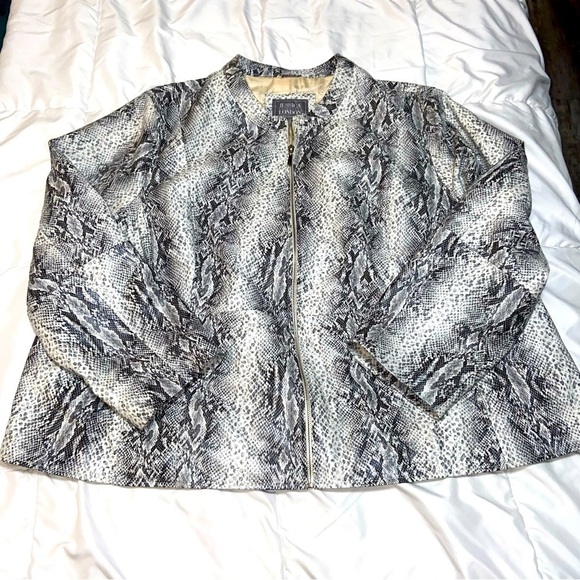 Jessica London Snakeskin Leather Bomber Jacket Size 32W Black White Animal Print - Picture 1 of 8